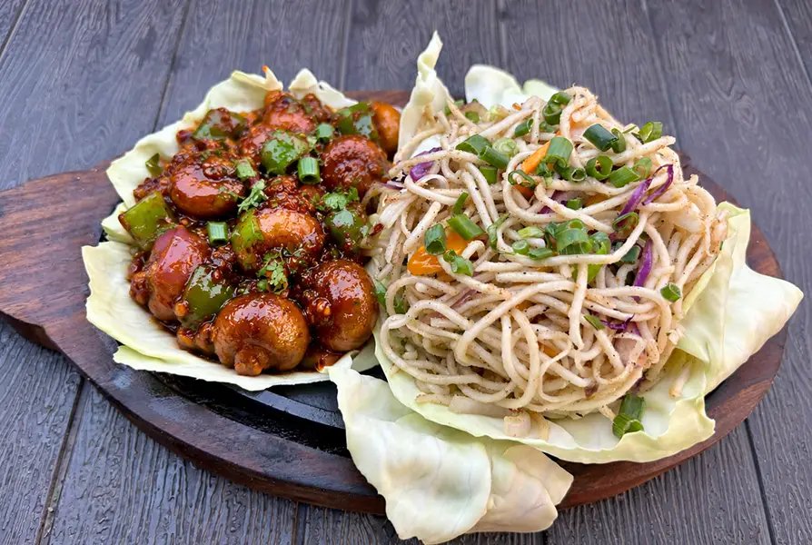 Noodle Sizzler with Chilli Mushroom
