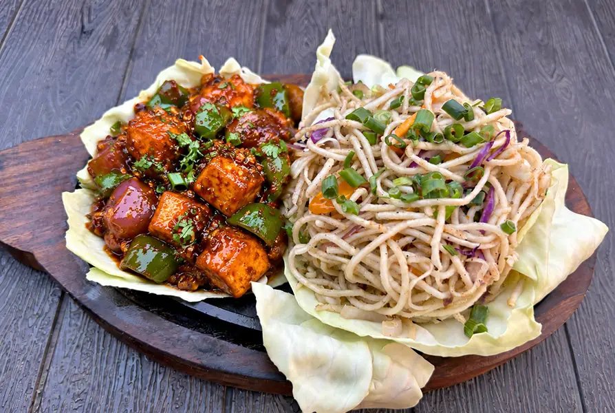Noodle Sizzler with Chilli Paneer